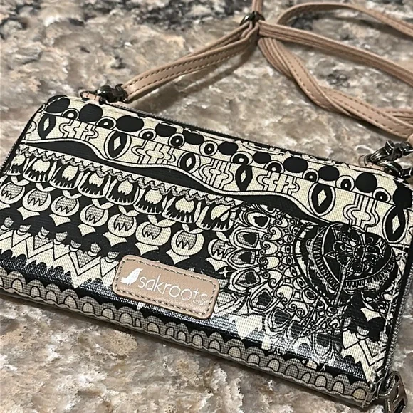 Sakroots Cross Body / wristlet Wallet artsy black cream doodle smartphone pocket - Picture 9 of 17